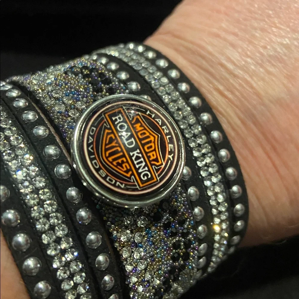 HD Snap Bling Bracelet - Picture 1 of 4